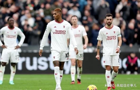 包含利物浦客场战平伯恩利，领跑积分榜的词条