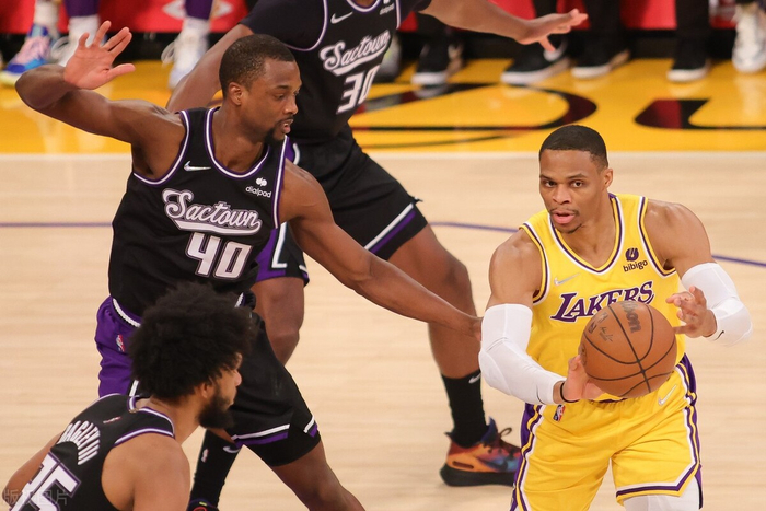 关于国王碾压深圳队，詹姆斯扛起全队的信息