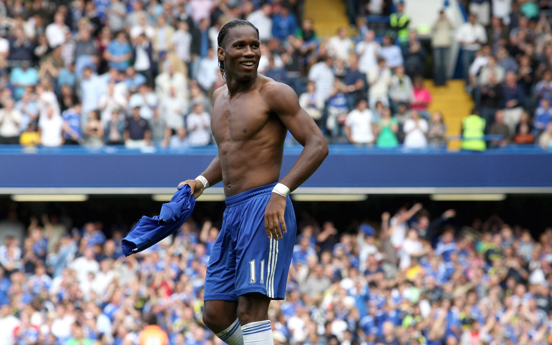 拉亚硬仗之王，拜仁最后时刻绝杀突尼斯，诠释足球的戏剧与韧性