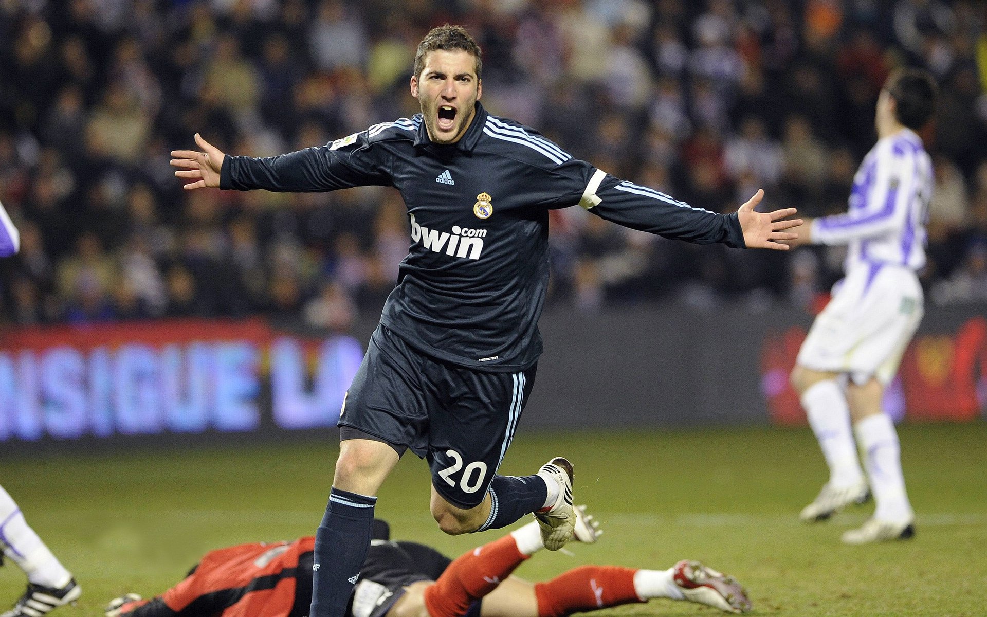 奥运周期关键战，弗拉霍维奇接管比赛，里昂连续得分压制日本